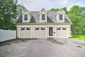 3 Mi to Beaches: Tranquil Cape Cod Escape w/ Deck - Intérieur