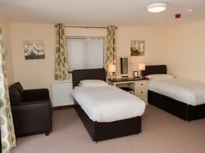 Alban and Abbey House - Habitación