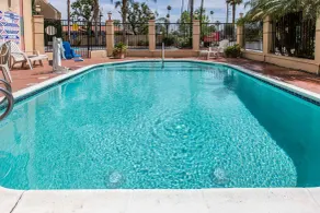 Econo Lodge Inn & Suites Riverside - Corona - Piscine