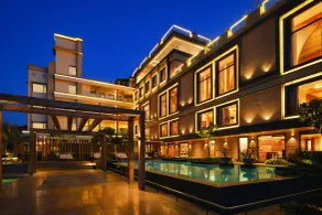 Ramada by Wyndham Varanasi Katesar - Pool