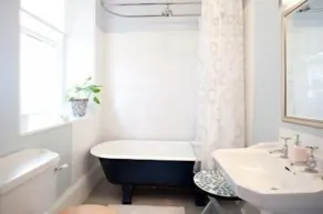 Molesworth Manor - Bathroom