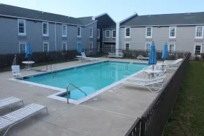 HomeTowne Studios by Red Roof Leesburg - Pool
