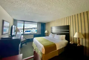 Ramada by Wyndham Whitecourt - Zimmer