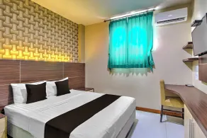 Townhouse Oak Syariah near Stasiun Purwosari formerly Graha Gentan Solo - Værelse