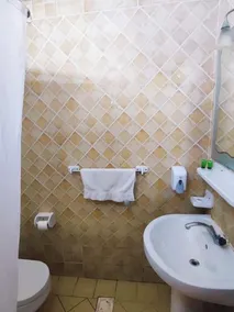 Jamjoom Hotel - Bathroom