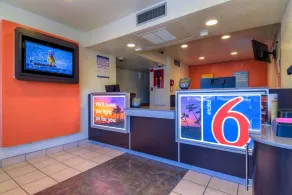 Motel 6 Jurupa Valley CA Riverside West - Rezeption