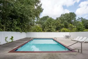 Howard Johnson by Wyndham Houma - Pool