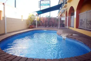 Cedar Lodge Motel - Pool