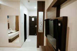 Daksh The Madhuvan Suites Dwarka - Værelse