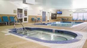 TownePlace Suites by Marriott Red Deer - Piscine