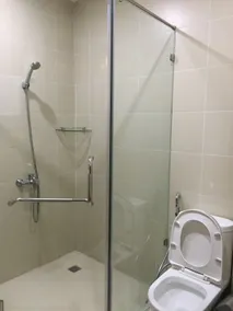 Sunny Hotel and Apartment - Bathroom