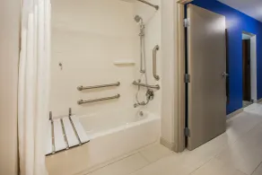 Holiday Inn Express® Windsor Sonoma Wine Country by IHG - Salle de bain