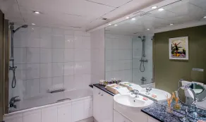 9 Hertford Street - 4 Stars VisitEngland - Bathroom
