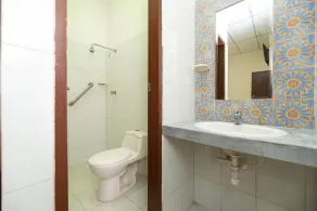Hotel Skal Inn - Bathroom