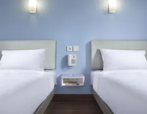 Amaris Hotel Serpong Tangerang - Room