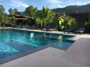 Siri Lanta Resort - Basseng