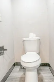 Relax Inn By Oyo Jackson MS Hwy 80 I-20 - Bathroom