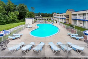Days Inn By Wyndham Carlisle North - Piscine