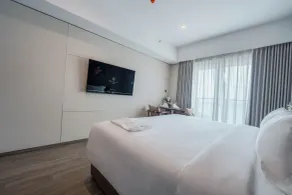 Residence on Opus Bay - Balmoral Tower Hotel - Room