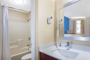 Baymont by Wyndham Greenwood - Salle de bain
