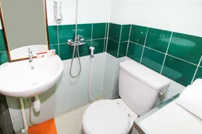 Capital O 217 A1 Hotel - Bathroom