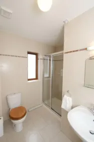 Lough Currane Holiday Homes - Bathroom