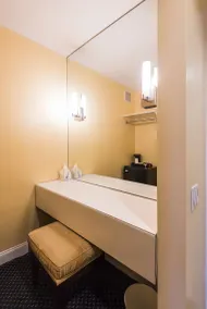 3 West Club - Bathroom