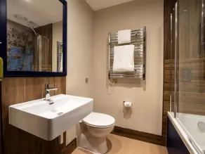 Warwick Castle Hotel and Knight's Village - Baño