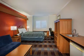 Days Inn & Suites by Wyndham Antioch - Chambre