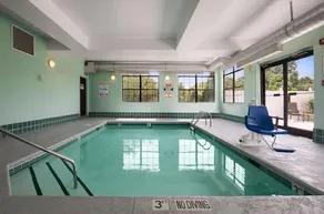 Wingate by Wyndham High Point Greensboro Airport South - Piscine