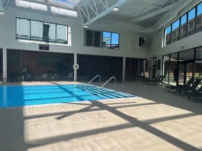 Crowne Plaza Louisville Airport Expo Ctr by IHG - Piscina