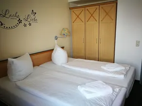 Hotel NEAR BY - Chambre