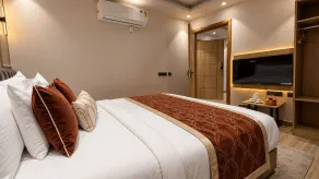 IP Pavilion By Qotel with Luxury Restaurant Near Mansarovar Metro - Room
