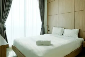 Comfortable 1BR Tree Park City BSD Apartment By Travelio - Chambre