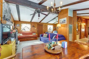 Hike, Ski & Unwind: Cabin w/ Deck in Chester! - Interiør