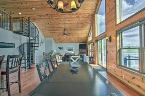 Delightful Isle Retreat w/ Boat Dock & Slip! - Interiör