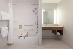 Holiday Inn Express & Suites Brunswick-Harpers Ferry Area by IHG - Salle de bain