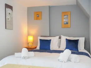 Stone's Throw Cottage - Room