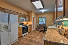 Rest Easy in Mesa! Home w/ Hot Tub & Shared Yard - Innvendig