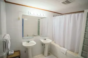 Aruba Beach Villas - Badezimmer
