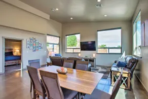 Upscale Moab Townhome w/ Hot Tub: 20 Min to Arches - Innvendig