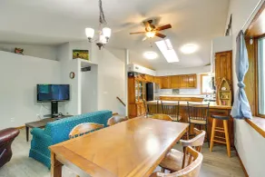 Faribault Home w/ Deck Near Cedar Lake Boat Ramp! - Interiør