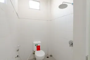 RedDoorz Plus Syariah @ Raya Nginden 2 - Salle de bain