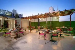 HOTEL SKY VIEW - Zirakpur, Chandigarh - Restaurant