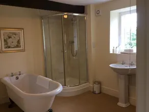 Castle Farm House B&B - Bathroom