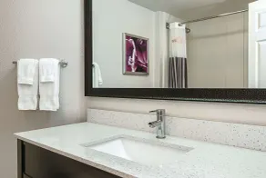 La Quinta Inn & Suites by Wyndham Ontario Airport - Salle de bain