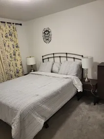 Minutes from Ottawa Airport Short-Term - Room