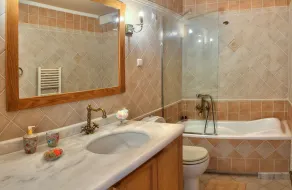 Thia Maria - Bathroom