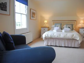 7 Glenthorne House - Room