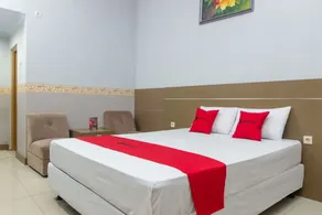 RedDoorz near Goa Panggung - Room